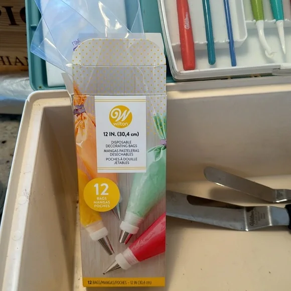🧁 COMPLETE WILTON CAKE DECORATING TOOLS KIT